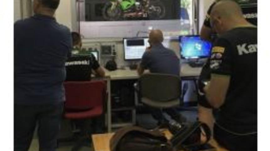 Kenan Sofuoğlu&rsquo;ndan &lsquo;altın Elbiseli Adam&rsquo; Paylaşımı