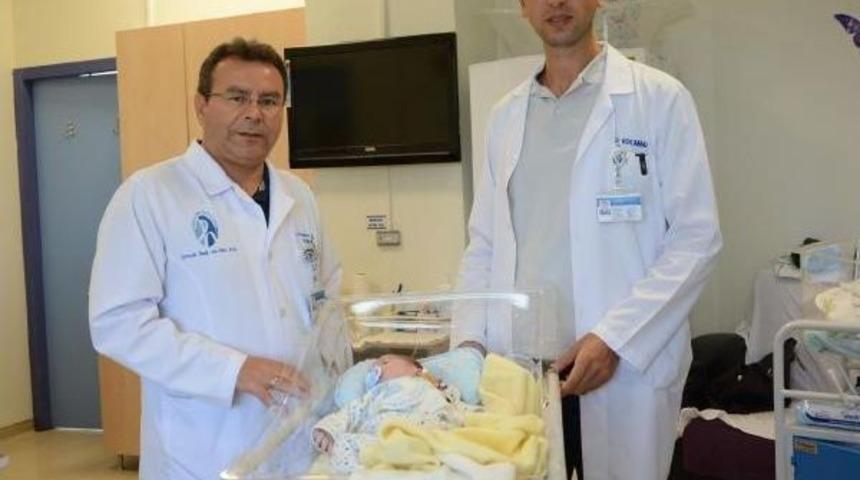 40 G&uuml;nl&uuml;k Bebeğin Midesine Beslenme T&uuml;p&uuml; Yerleştirildi