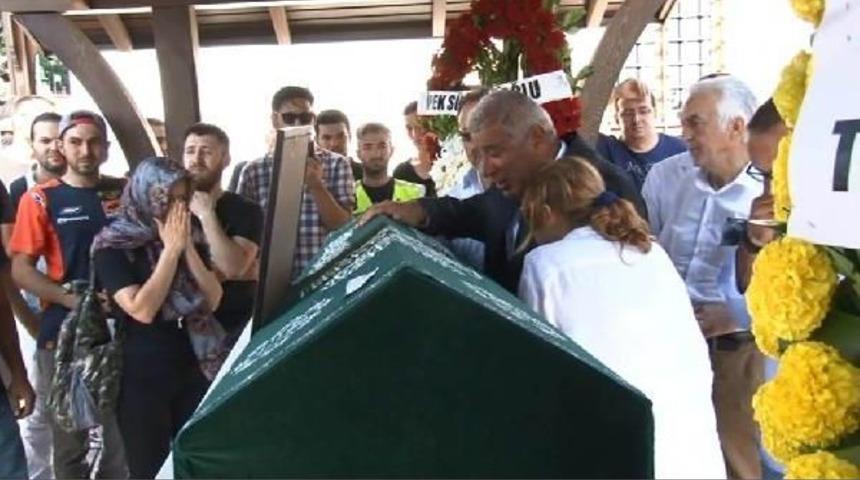 Barkın Bayoğlu'nu Son Yolculuğuna Binlerce Motorsiklet Tutkunu Uğurluyor(1)