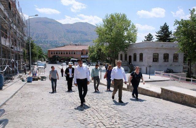 Kültür Varlıkları Koruma Kurulu Üyeleri Tarihi Tablakaya’yı Gezdi