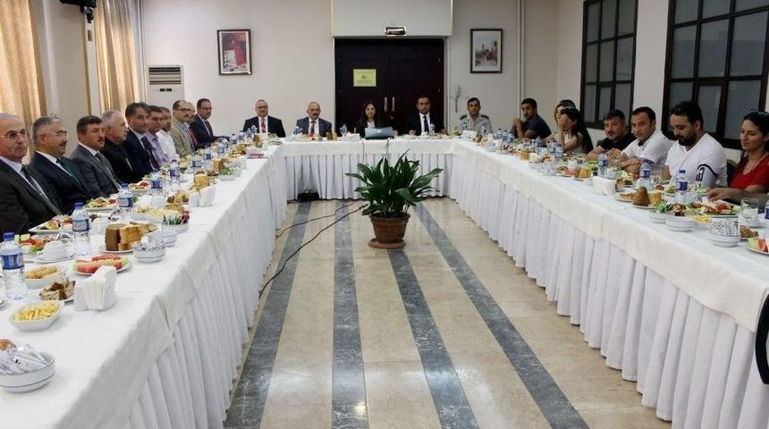 Vali Yılmaz: "yalova Her Ge&ccedil;en G&uuml;n B&uuml;y&uuml;yor"