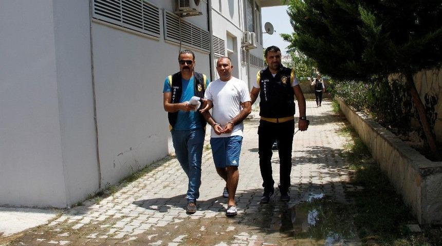 Polisten Ka&ccedil;an Cezaevi Firarisi Havaya Ateş Ederek Yakaladı