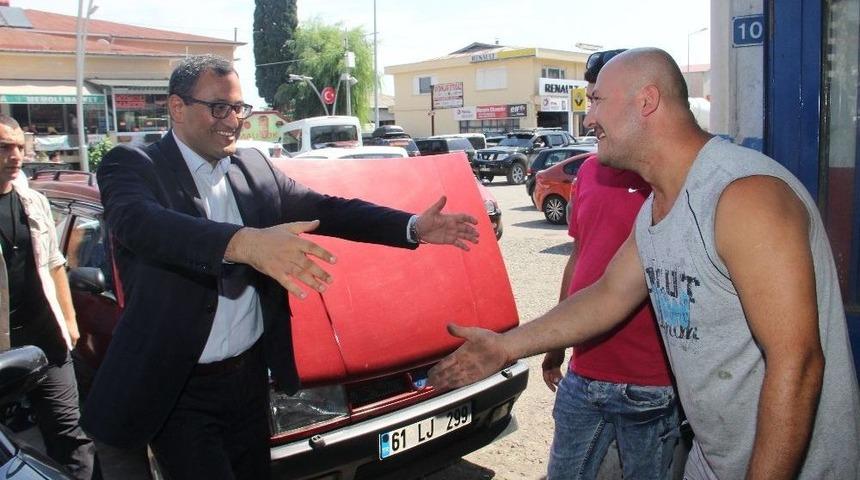 Vali, Yağlı Paslı Demedi Ustaya Sarıldı