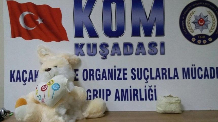 Oyuncak Tavşandan Uyuşturucu &Ccedil;ıktı
