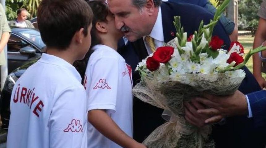 Gen&ccedil;lik Ve Spor Bakanı Bak: Bu Millet Her Şeyi Yapar