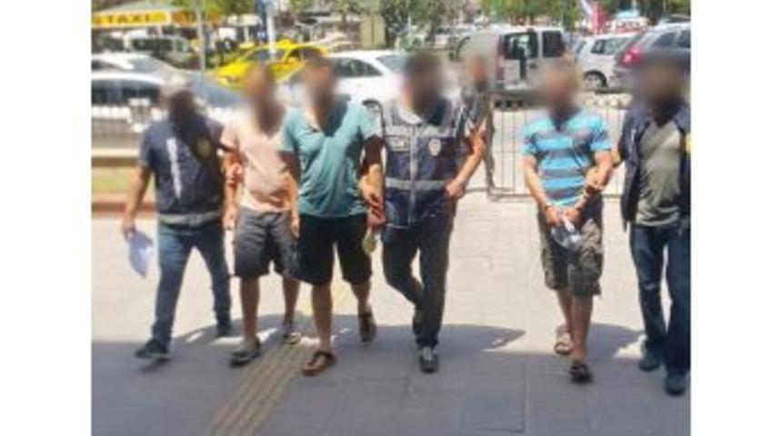 Kuşadası&rsquo;nda Kesinleşmiş Hapis Cezası Bulunan 4 Kişiyi Yakalandı