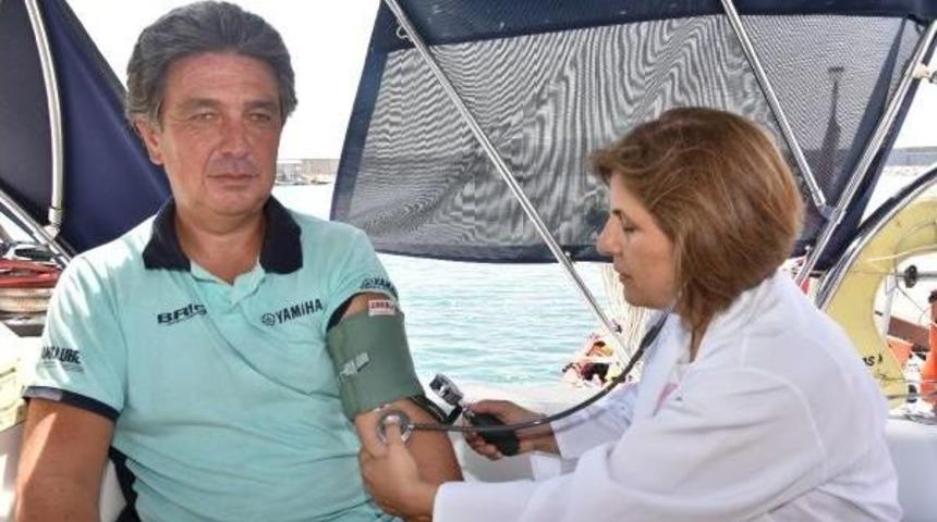 Botla Deniz Yolculuğuna &Ccedil;ıkan Maceracıya Denizde Doktor Kontrol&uuml;