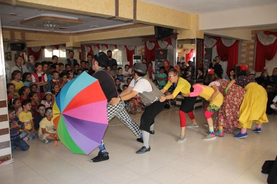 M&uuml;lteci &Ccedil;ocuklar "sınır Tanımayan Palya&ccedil;olar" İle Eğlendi