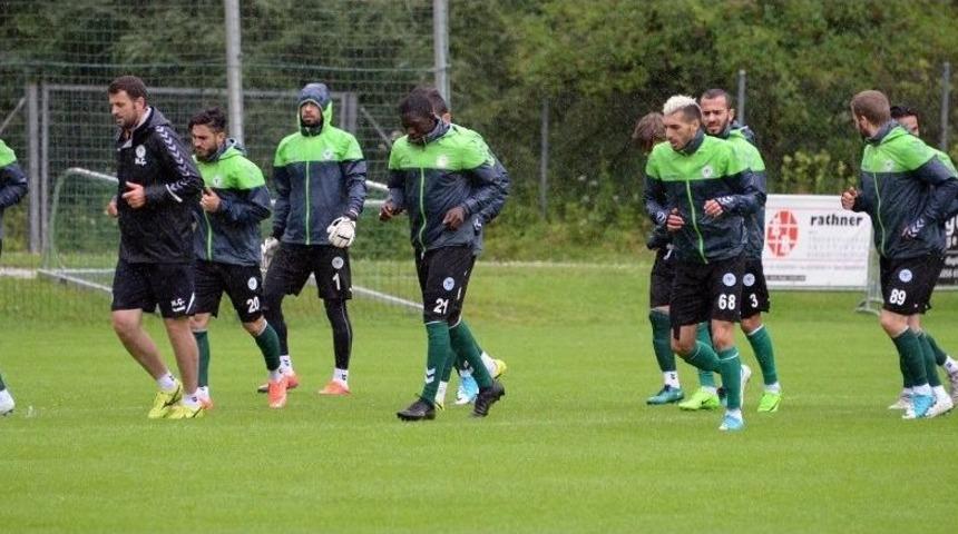 Konyaspor Yoğun Yağmur Altında &Ccedil;alıştı