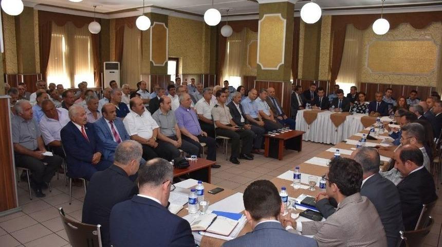 Vali &Ccedil;eber, Muhtarlarla Bir Araya Geldi