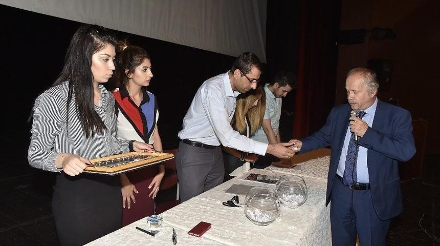 Karaca&ouml;ren&rsquo;de Gecekondu Sahipleri Konut Sevinci Yaşadı