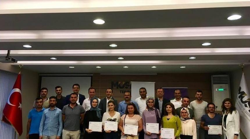 Gen&ccedil; Girişimci Adaylara Sertifikaları T&ouml;renle Verildi