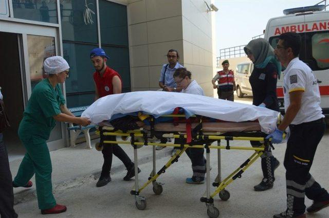 Tır Otomobili Bi&ccedil;ti: 1 &Ouml;l&uuml;, 4 Yaralı 1