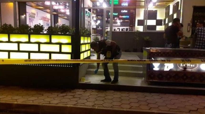 Kafeye Silahlı Saldırı: 1 &Ouml;l&uuml;, 1 Yaralı