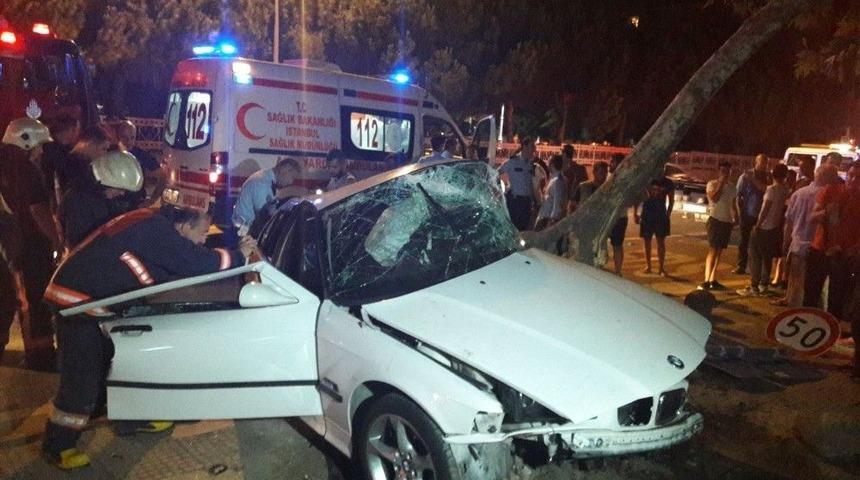 Kadık&ouml;y&rsquo;de Feci Kaza: 1 Kişi Hayatını Kaybetti, 1 Kişi Yaralı