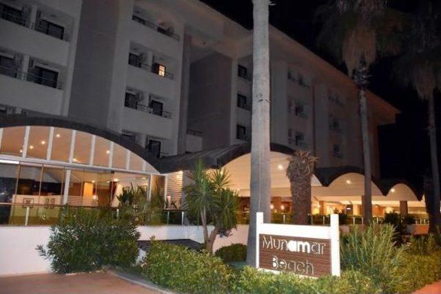 Katar Emiri Thani Davayı Kazandı, Turist Bulunan Otelini Tahliye Ettirdi (2)