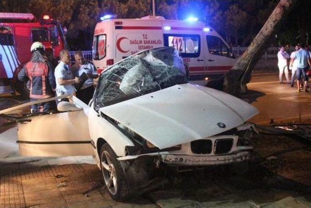 Kadıköy'de Trafik Kazası: 1 Ölü, 1 Yaralı