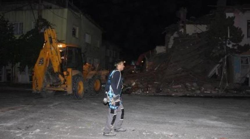 T&uuml;p Patladı, 2 Katlı Bina Yıkıldı