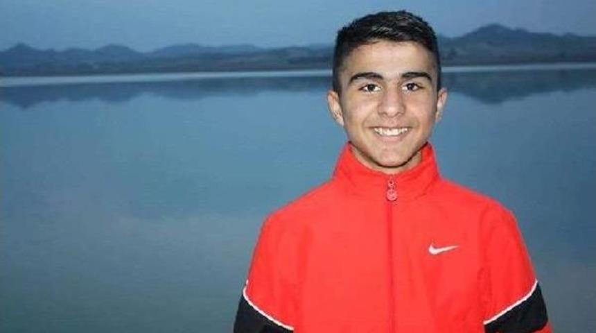 Gen&ccedil; Futbolcu, Serinlemek I&ccedil;in Girdiği Sulama Kanalında Boğuldu