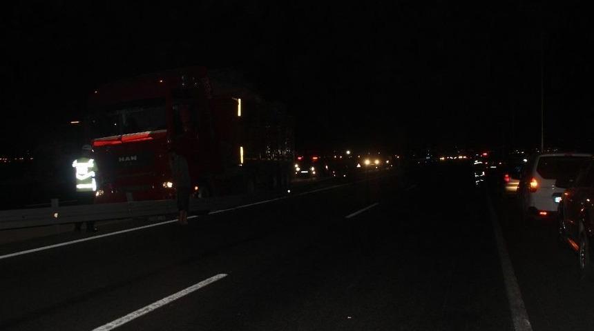 Zincirleme Trafik Kazası: 2 Yaralı