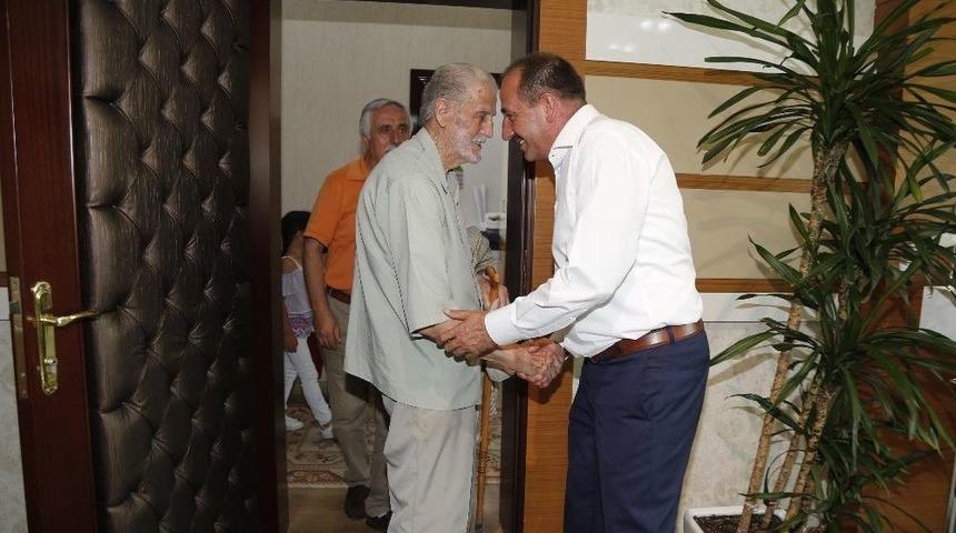 Başkan Duruay Halk G&uuml;n&uuml;nde Vatandaşlarla Buluşuyor