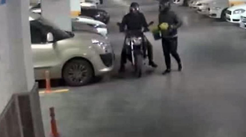 (&ouml;zel Haber) L&uuml;ks Sitede Motosiklet Hırsızlığı Kamerada