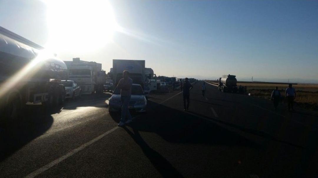 Saman Y&uuml;kl&uuml; Kamyon Alev Aldı