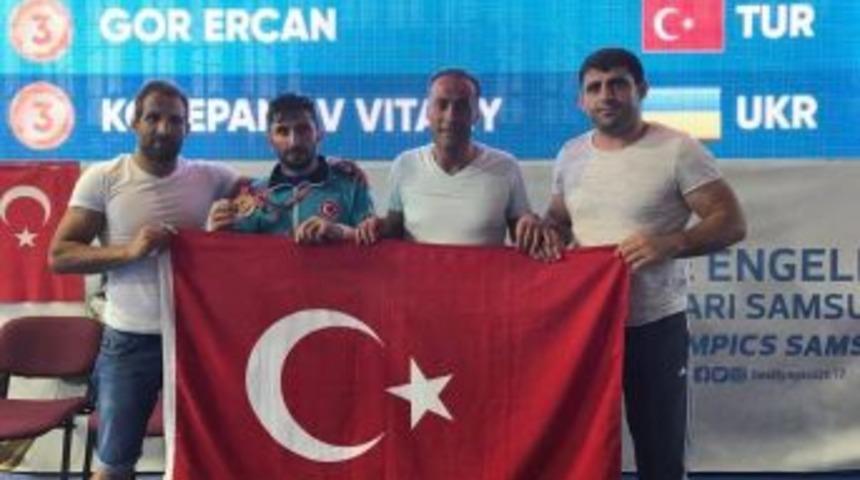 Deaflympics Oyunlarında Ercan G&ouml;r, Serbest G&uuml;reşte &Uuml;&ccedil;&uuml;nc&uuml; Olarak Bronz Madalya Kazandı