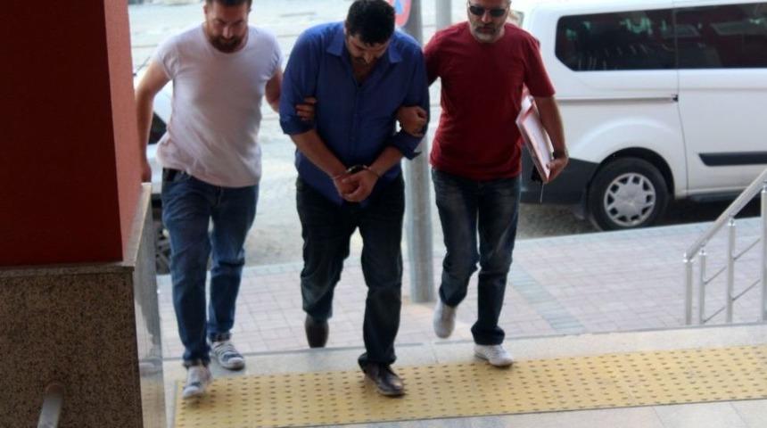 Kadınların Uygunsuz G&ouml;r&uuml;nt&uuml;lerini &Ccedil;ekmeye &Ccedil;alışan Şahıs Yakalandı