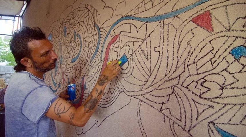 Tablolarını &Ccedil;&ouml;pe Atan Ressam Fır&ccedil;asıyla Ovacık&rsquo;ı S&uuml;sledi