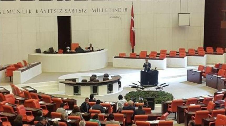 Chp'li Milletvekillerinin I&ccedil; T&uuml;z&uuml;kle Ilgili Tbmm'deki Eylemi Devam Ediyor