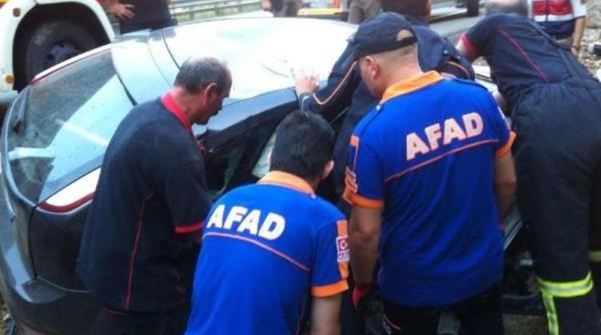 Artvin&rsquo;De T&uuml;nel &Ccedil;ıkışında Kaza : 1 &Ouml;l&uuml;, 2 Yaralı