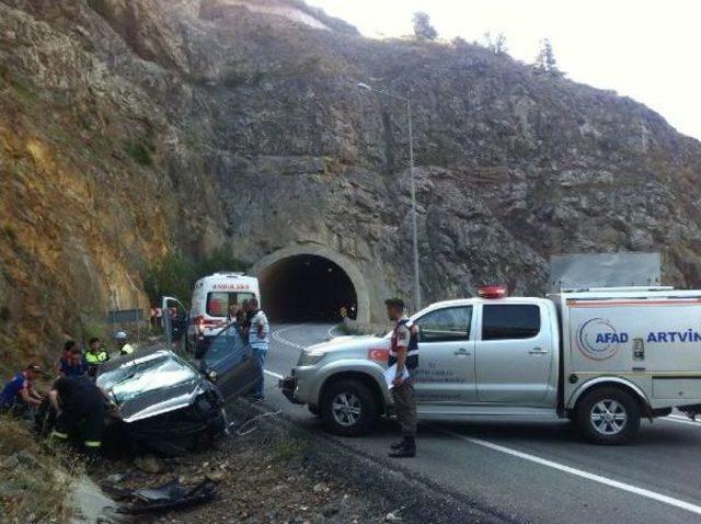 Artvin’De Tünel Çıkışında Kaza : 1 Ölü, 2 Yaralı