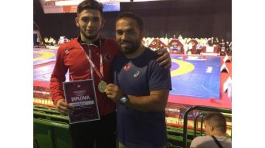 Umur Aybey&rsquo;den Bronz Madalya