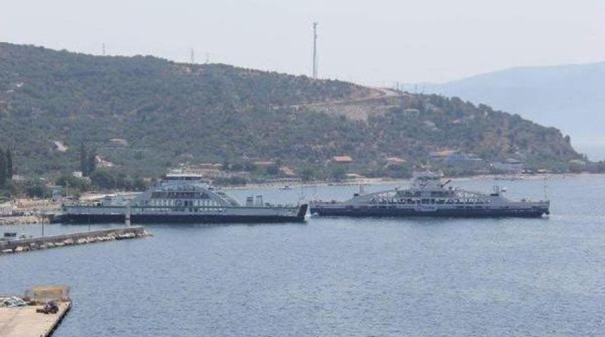 İskeleye &Ccedil;arpan Arabalı Vapur Tuzla'ya G&ouml;nderildi