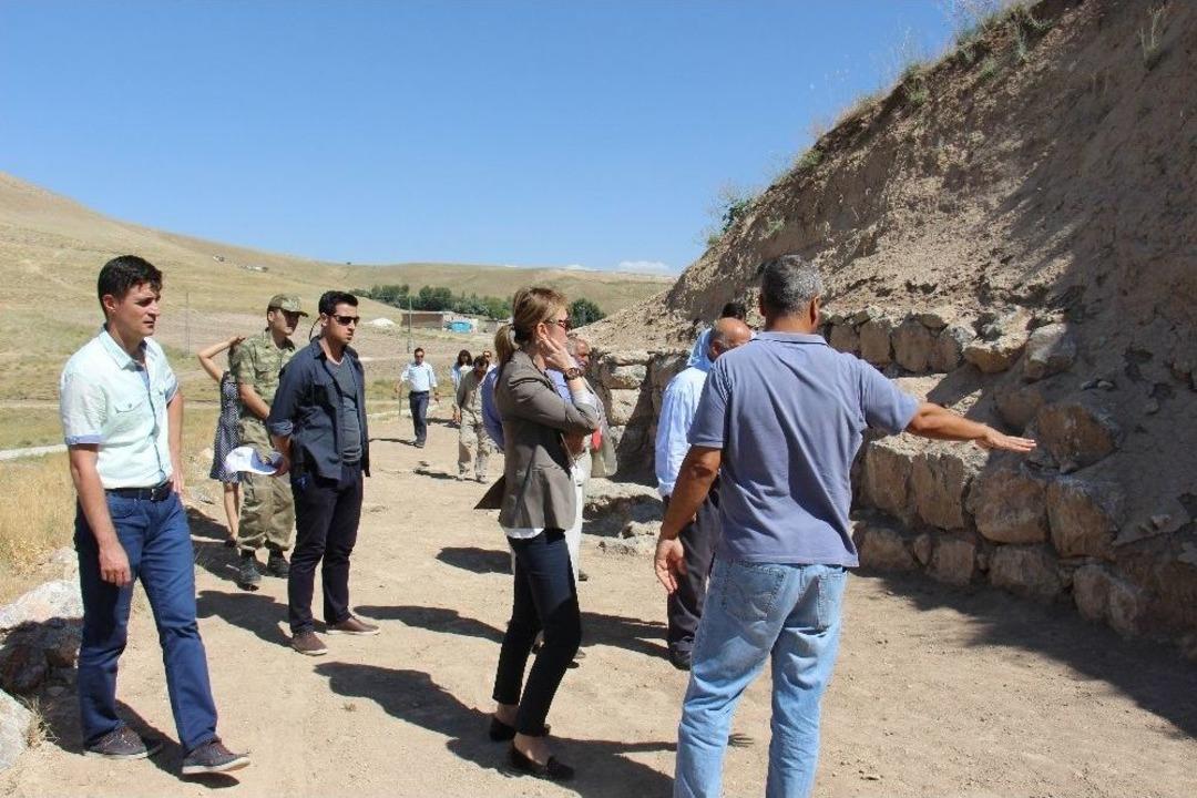 Ayanis Kalesi&rsquo;nde Kazı &Ccedil;alışmaları Başlatıldı