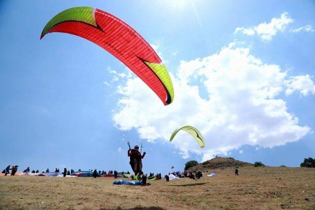 Yamaç Paraşütü Ali Dağı Kupası’nda 1. Gün Sonuçları