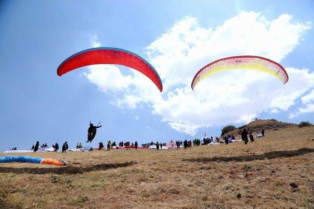 Yamaç Paraşütü Ali Dağı Kupası’nda 1. Gün Sonuçları