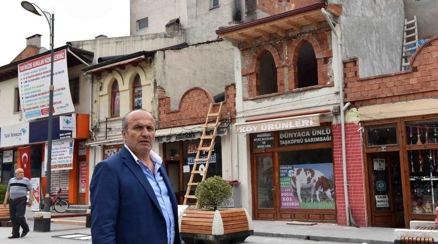 Taşk&ouml;pr&uuml; Cumhuriyet Meydanı, Yakışan Cephelere Kavuşuyor