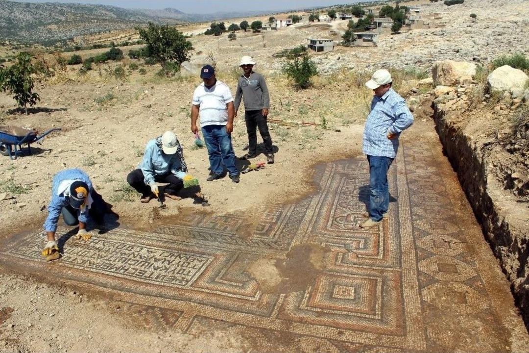 &Ccedil;ift&ccedil;inin Bulduğu Mozaiğin Yerinde Kilise Olduğu Ortaya &Ccedil;ıktı