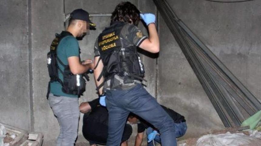 Tavuk &Ccedil;iftliğinden Yaklaşık 1 Ton Uyuşturucu &Ccedil;ıktı (1)