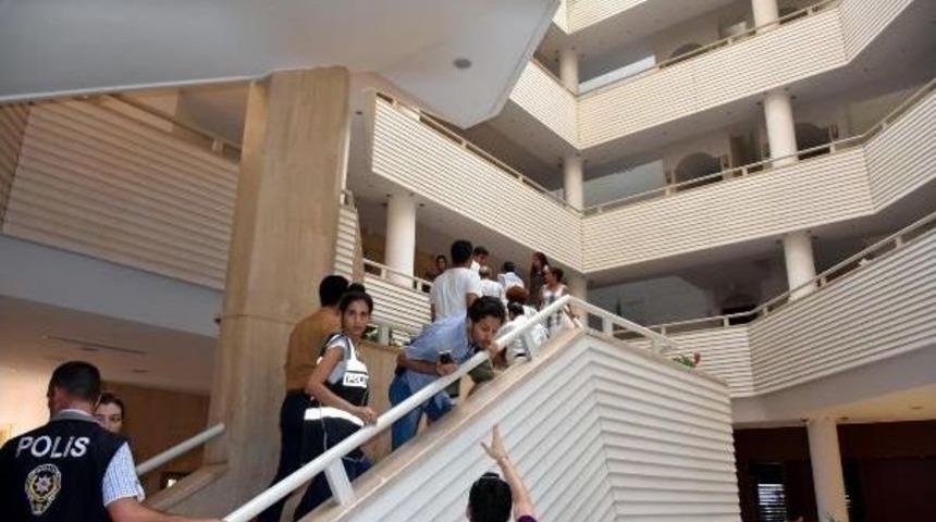 Katarlı Işadamının Isteği &Uuml;zerine Tahliye Edilen 400 Turist, Başka Otellere Yerleştirildi