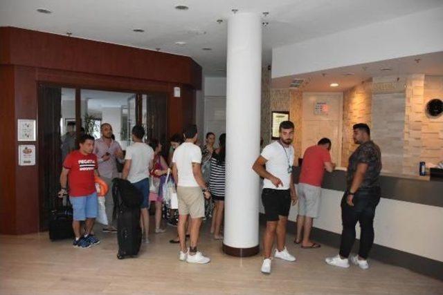 Katarlı Işadamının Isteği Üzerine Tahliye Edilen 400 Turist, Başka Otellere Yerleştirildi