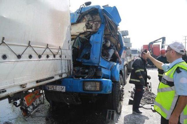 Kazada Ölümden Döndü, Kurtarma Ekiplerine Ayakkabılarını Sordu