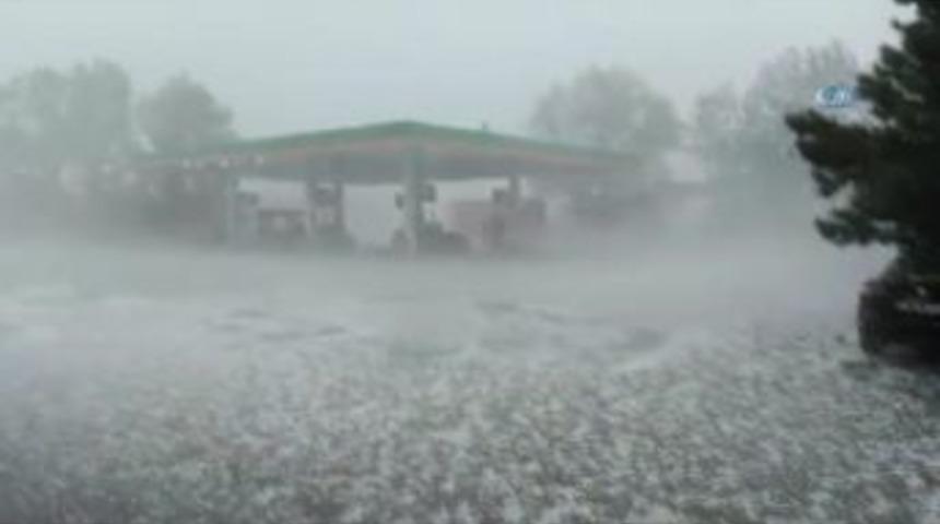 Kapıkule Sınır Kapısı B&ouml;lgesinde Dolu Etkili Oldu