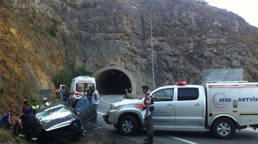 Artvin’de Trafik Kazası: 1 Ölü, 2 Yaralı
