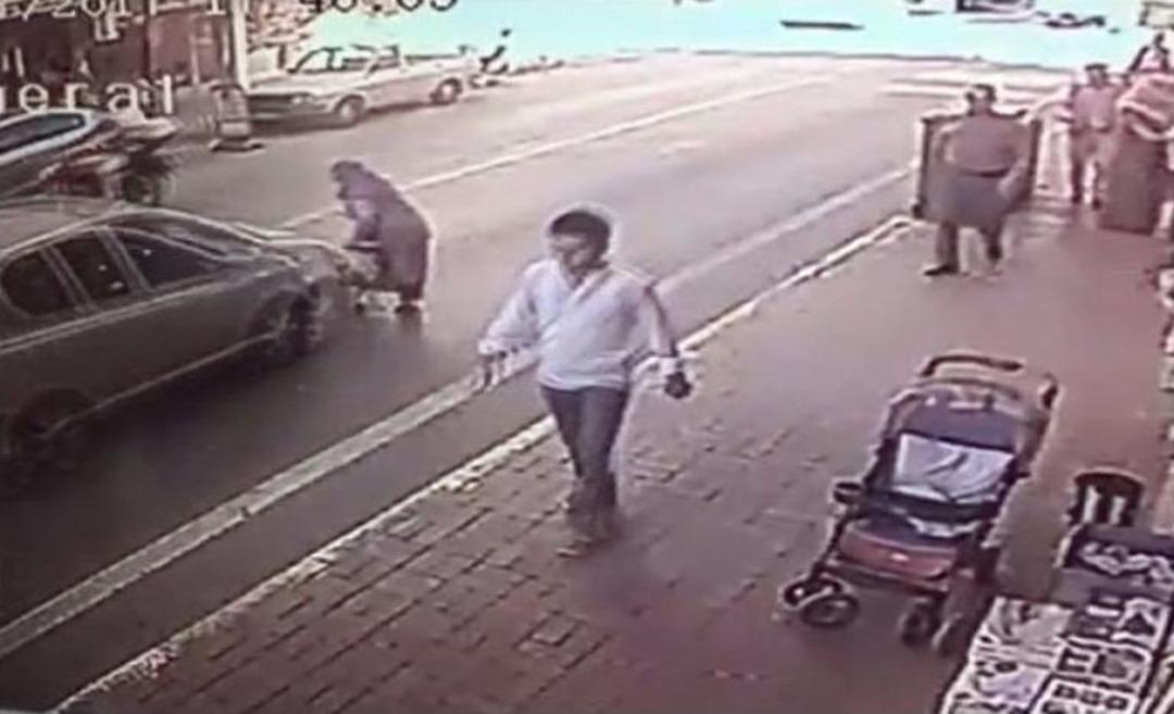 Yaşlı Kadına Otomobil &Ccedil;arptı