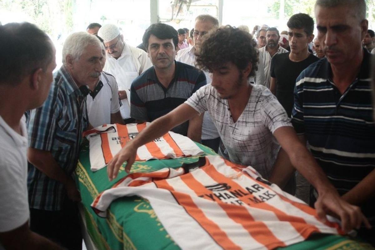 Fenerbah&ccedil;e Hayali Kurarken Boğulan Futbolcu Son Yolculuğuna Uğurlandı