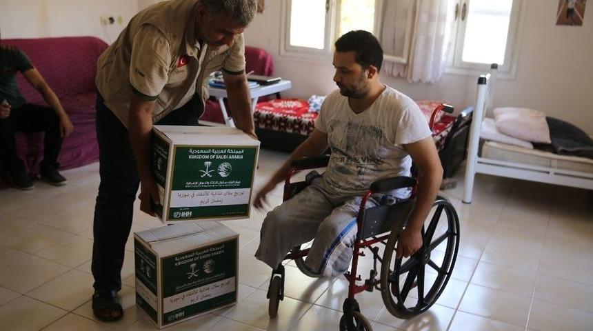 Savaş Mağduru Yaralı Sivillere Gıda Yardımı