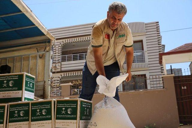 Savaş Mağduru Yaralı Sivillere Gıda Yardımı